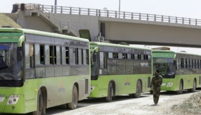 المغادرون من عربين يغالبون دموعهم قيل اجلائهم من جنوب الغوطة الشرقية