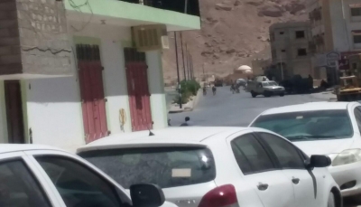 الجيش يفرق متظاهرين أثناء محاولتهم اقتحام المجمع الحكومي بمدينة سيئون