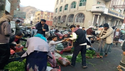 تعز: بائعو الخضار يطالبون السلطة المحلية بحمايتهم من الجبايات