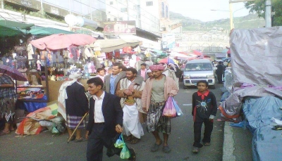 إب: انتشار عصابات مسلحة في الأسواق تثير الرعب وتنهب الباعة بقوة السلاح