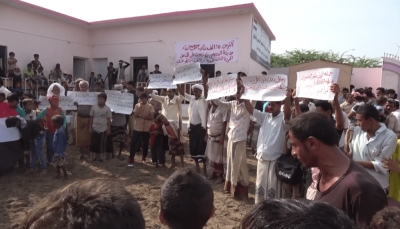 الحديدة: وقفة لأبناء الدريهمي للتنديد بجرائم ميليشيا الحوثي