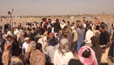 في موكب جنائزي مهيب.. مأرب تشيع جثمان القائد العسكري العميد "أحمد الزيادي"