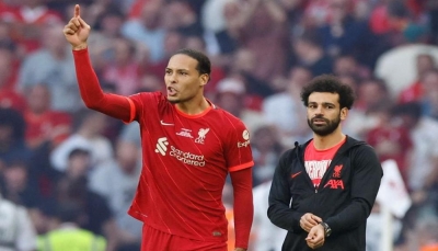 ليفربول يقيّم إصابتي محمد صلاح وفان دايك