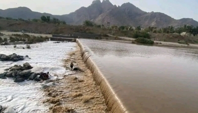 شبوة.. السيول تجرف أسرة مكونة من 10 أشخاص معظمهم نساء وأطفال بمديرية بيحان