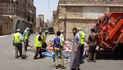 لسبب تافه.. الاعتداء على اثنين من عمال النظافة بالطعن في صنعاء القديمة