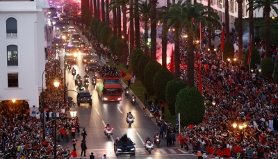 وسط استقبال جماهيري.. منتخب المغرب يطوف شوارع الرباط بعد إنجازه التاريخي في مونديال قطر