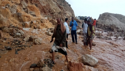 سقطرى.. سيول الأمطار تقطع الخطوط الرئيسية المؤدية إلى مدينة حديبو ومطارها