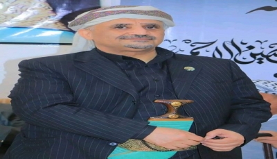 خلفا للشيخ "صادق".. قبيلة حاشد تختار الشيخ حمير الأحمر زعيمًا لها