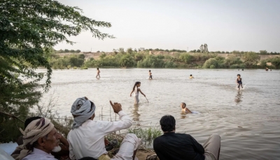 في ظل حكم ديني عنيف بالشمال وقمع بالجنوب.. الغارديان: العرادة يسعى لبناء نموذج يمني جديد في مأرب