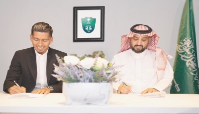 الأهلي السعودي يضمّ البرازيلي فيرمينو إلى صفوفه