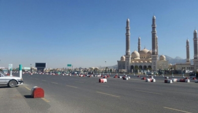 صنعاء.. مليشيا الحوثي تغلق ميدان السبعين خوفًا من تظاهرات شعبية